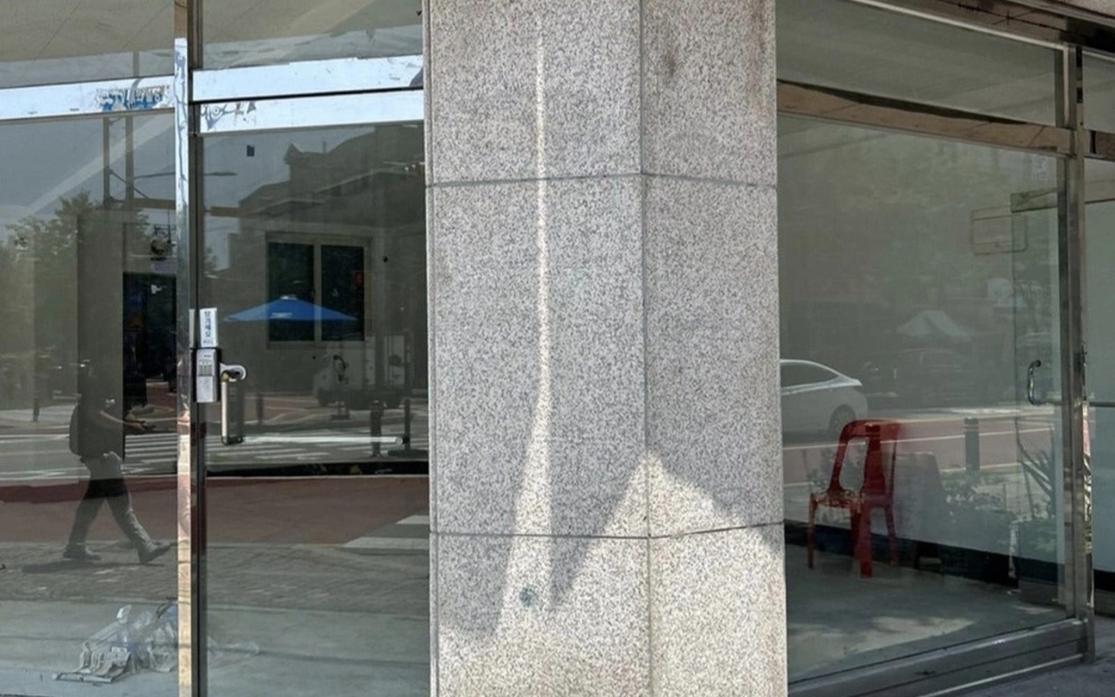 외벽실리콘제거작업 후 정리된 이음부 이미지