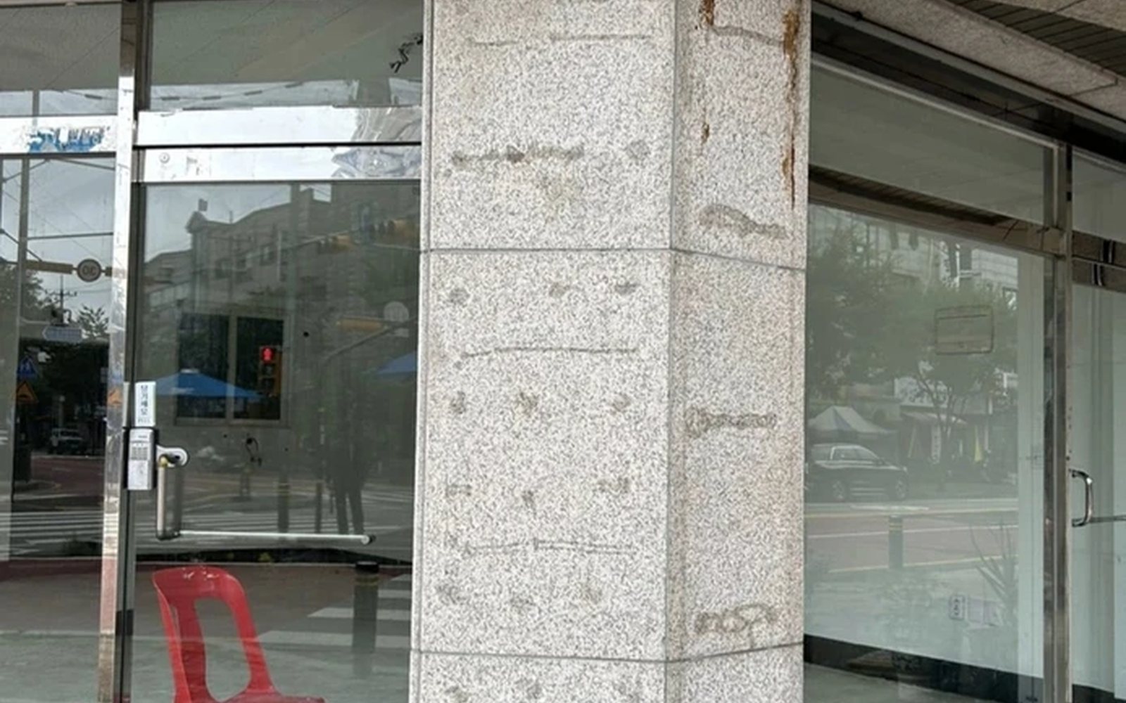 외벽실리콘제거 전 이미지
